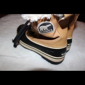 Like new Sorel boots size 7